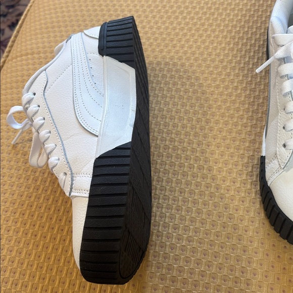 Puma Shoes - Picture 3 of 6